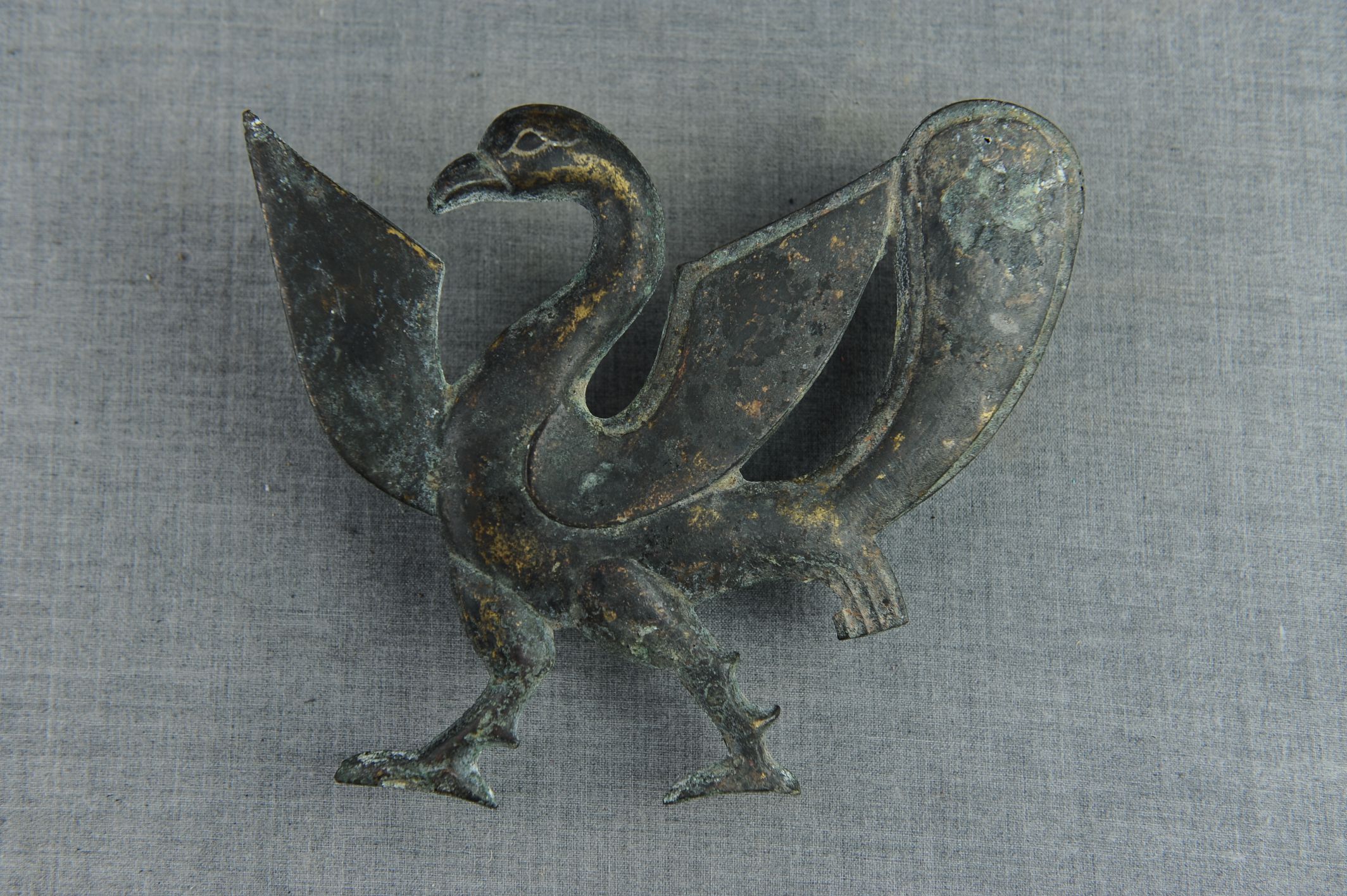 东汉鎏金铜凤鸟形饰